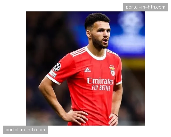 巴黎球员贡萨洛·拉莫斯进球后摆出海贼王二档姿势庆祝