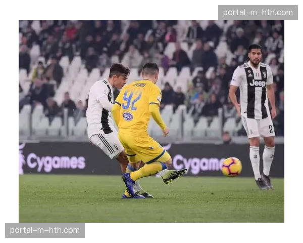 半场战报：国际米兰2-0领先弗洛西诺内，恰尔汗奥卢远射建功，图拉姆反击得手