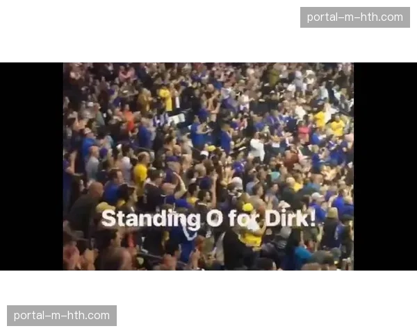 现场观众反应：伦敦O2体育馆为普罗哈兹卡的胜利起立鼓掌